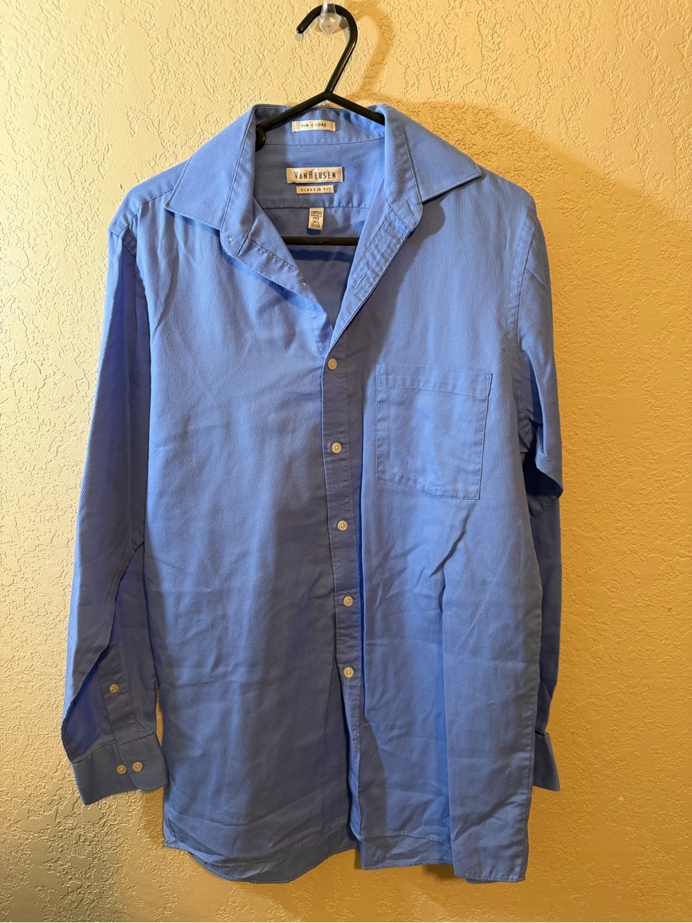 NWOT Van Heusen Men’s Long-Sleeve Button Up Dress Shirt